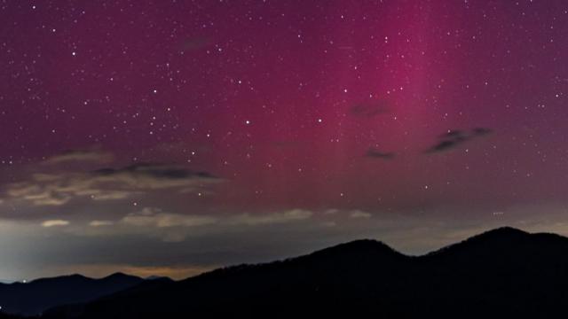 Incredibly rare: Northern Lights dazzle in North Carolina overnight