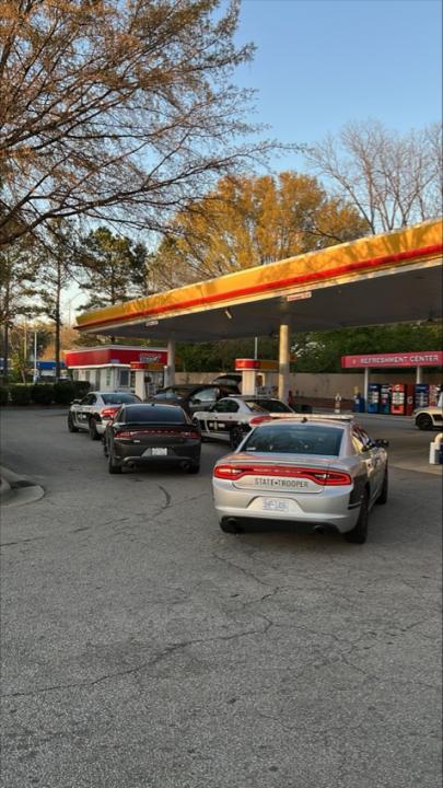 'It smelled like burnt rubber': High speed chase through Raleigh ends with crash at gas station