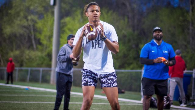 'Everything he does is smooth': Jadyn Davis shows why he's one of nation's best quarterbacks