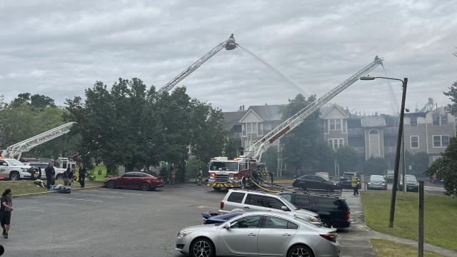 Fire crews battle Fayetteville fire that destroys the roof of an apartment complex