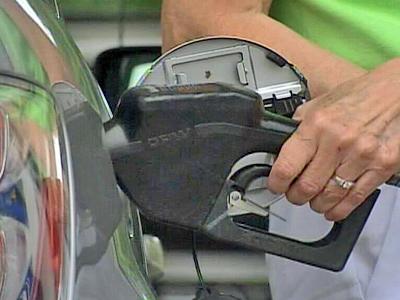 Gas prices dip below $3 nationally