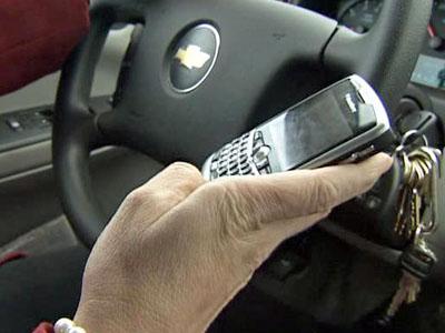 Lawmaker introduces bill banning texting while driving