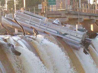 Pontoon boat gets stuck in Tar River Reservoir