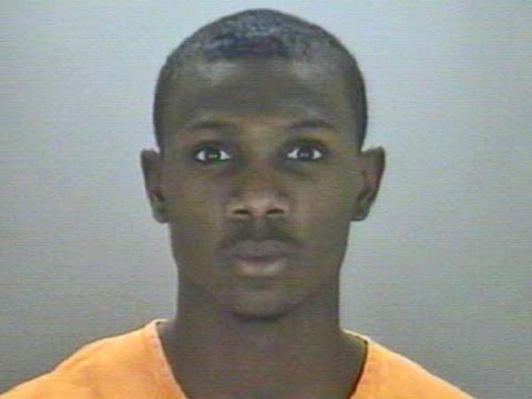 Jamal Antonio McRae - mug shot 3/2008 - wanted in robbery at Wal