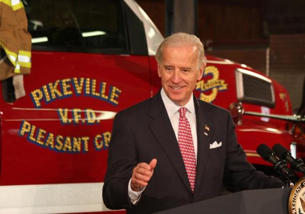Biden visits Pikeville fire station