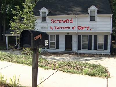 08/03/09: Cary mans turns beef with town into house 'billboard'