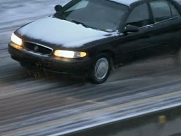  Crews: Roads are sanded, salted as snow falls