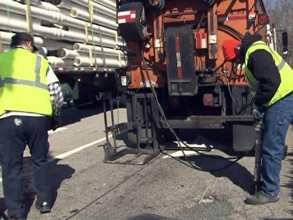 Crews begin work to repair potholes
