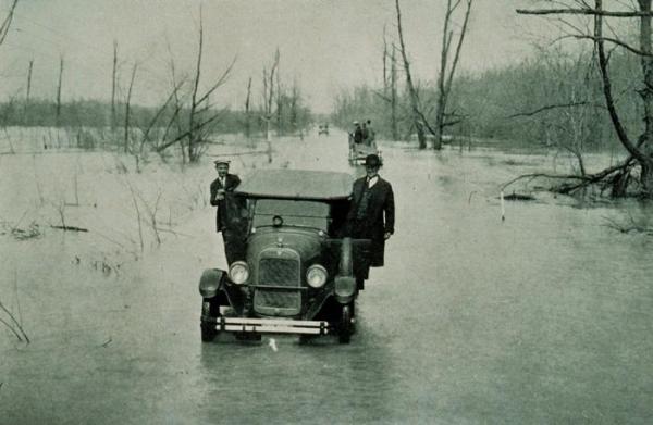 Car IL Flood 1927