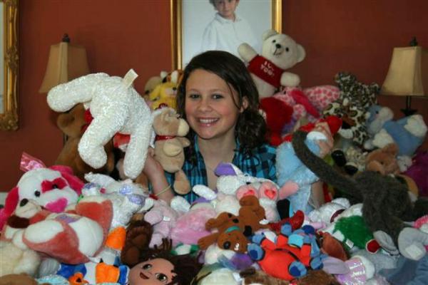 Seventh-grader collects hundreds of stuffed animals for Haitian children