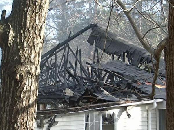 Fire destroys Raleigh apartments