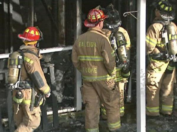 Families lose belongings in Raleigh apartment fire