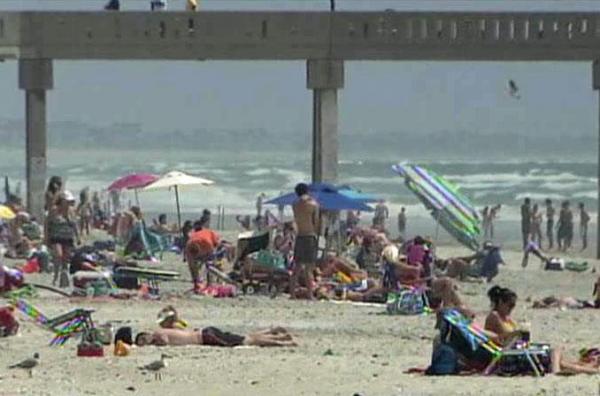 Vacationers hit Wrightsville Beach