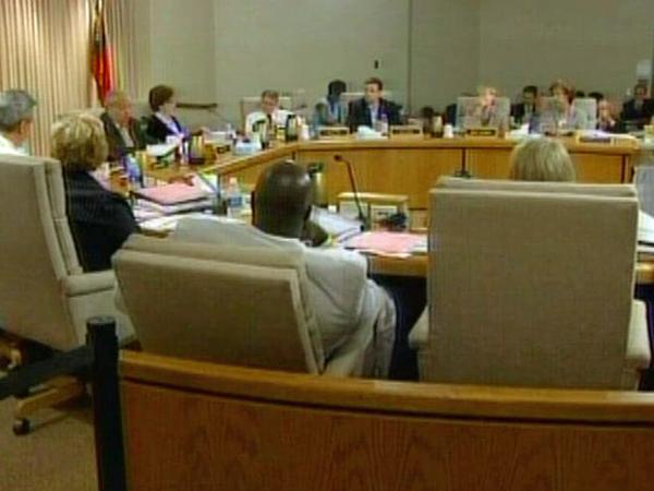 School board meeting to attract opposing sides of policy change