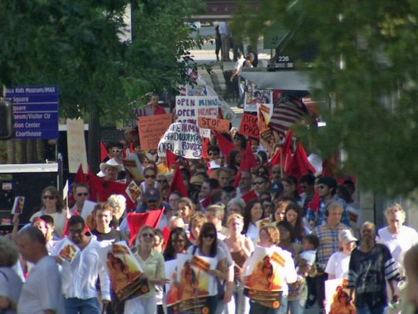 Protesters gather in Raleigh against Arizona immigration law