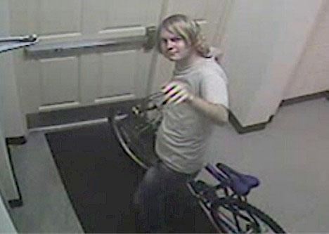 08/17: Fayetteville police seek man with bike