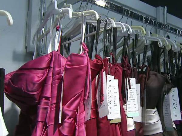 08/18: Store owner: Hundreds of bridal dresses may not be delivered
