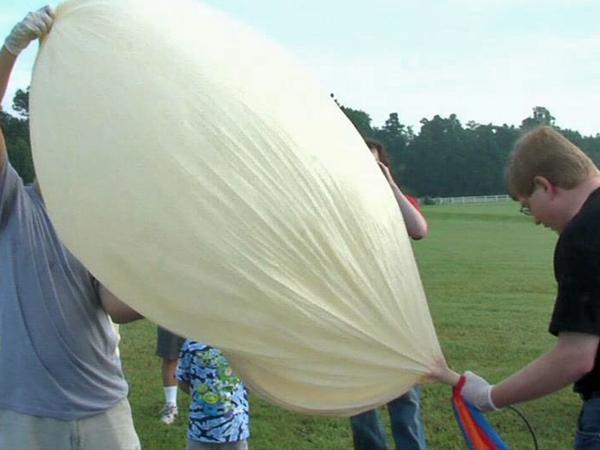 Homemade weather balloon captures horizon on film