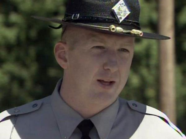 Trooper pulls four toddlers from burning minivan
