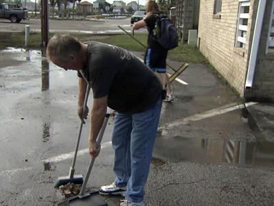 Carolina Beach residents clean up from flooding