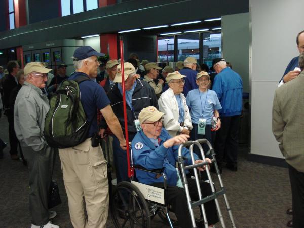 Flight of Honor takes veterans to see WWII memorial