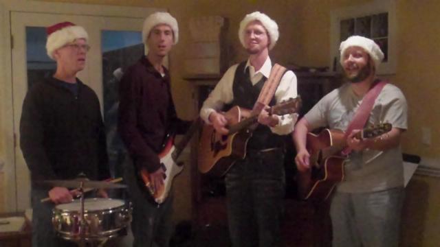 Sandbox Band sings 'O Christmas Tree'