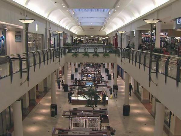 Triangle malls close early for winter weather
