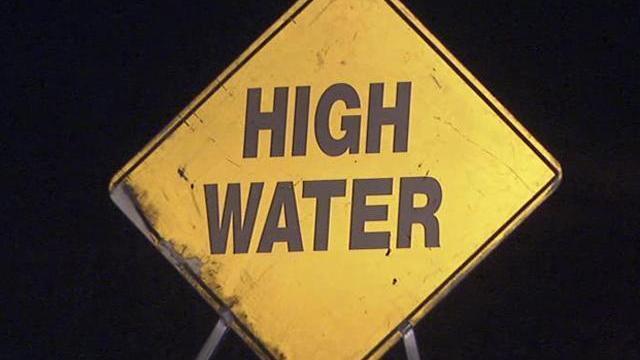 Flooding generic, high water sign