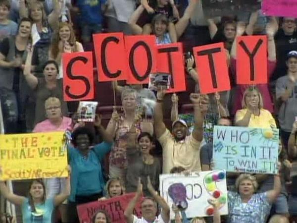 Fans cheer Scotty McCreery