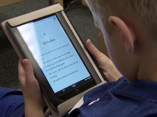 Raleigh school first in county to use eReaders