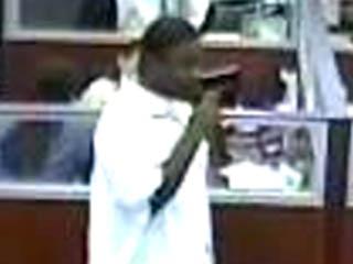 Fayetteville police seek bank robber