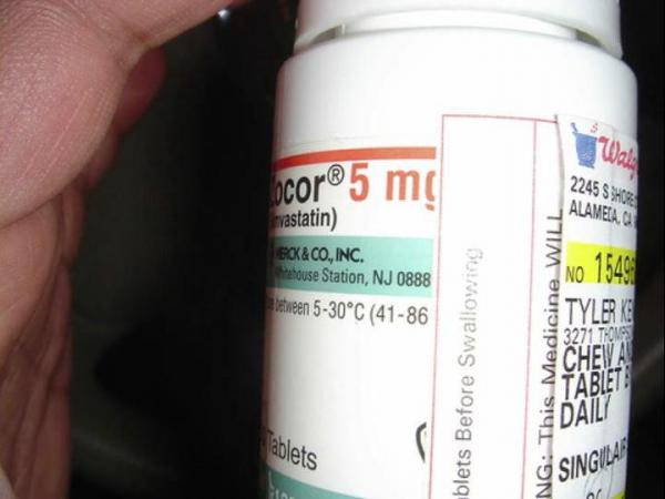 FDA releases warning about cholesterol-lowering drug dose